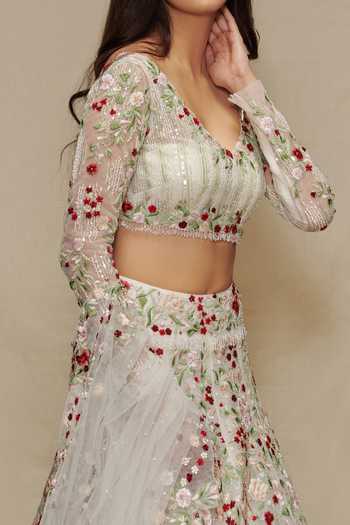 Buy_Shriya Som_White Tulle Floral Motifs Plunge V Neck Aurora Embroidered Bridal Lehenga Set_Online_at_Aza_Fashions