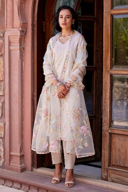 Shop Atelier Shikaarbagh Silver Dupatta - Organza, Kurta, Pant - Chanderi Tissue Floral V Neck Set at Aza Fashions Shop_Atelier Shikaarbagh_Silver Dupatta - Organza, Kurta, Pant - Chanderi Tissue Floral V Neck Set _at_Aza_Fashions