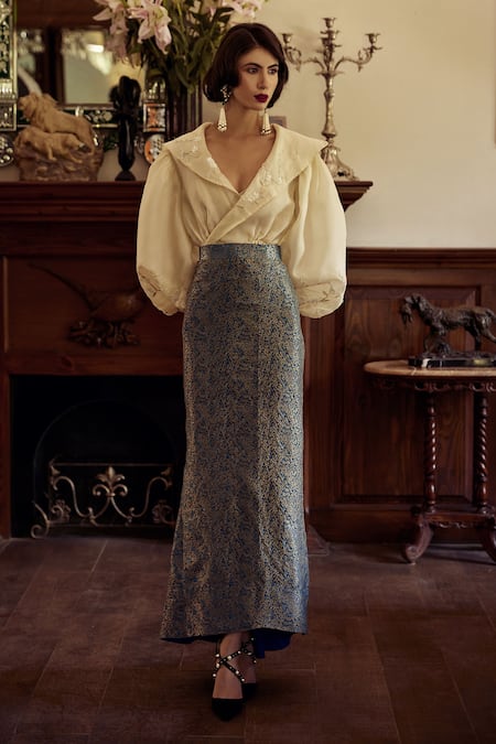 Atelier Shikaarbagh Beige Heavy Organza Floral, Pearl V Neck Draped Puffed Sleeve Blouse Online at Aza Fashions Atelier Shikaarbagh_Beige Heavy Organza Floral, Pearl V Neck Draped Puffed Sleeve Blouse _Online_at_Aza_Fashions