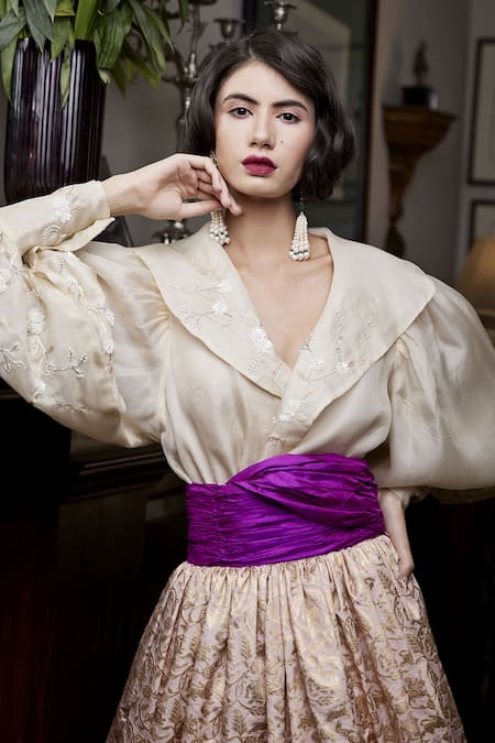 Buy_Atelier Shikaarbagh_White Heavy Organza Floral, Pearl V Neck Draped Puffed Sleeve Blouse _Online_at_Aza_Fashions