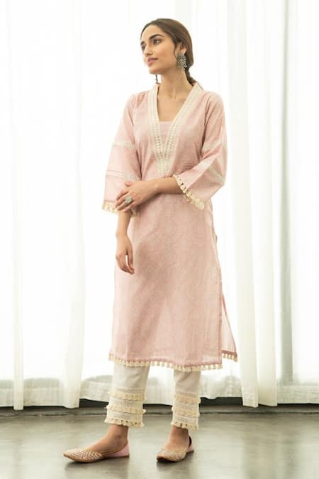 Roze_Pink 100% Cotton Floral Print V Neck Isra Kurta Pant Set _Online_at_Aza_Fashions