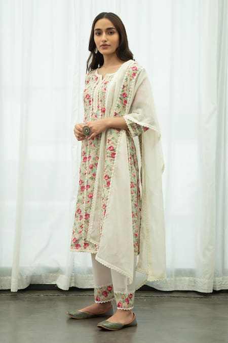 Roze Shahnoor Floral Print Kurta Set 