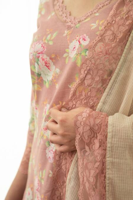 Shop_Roze_Peach Cotton Floral Print, Lace Work V Neck Suraiya Kurta Set _Online_at_Aza_Fashions