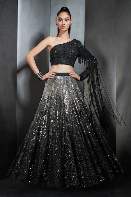 From Day to Night: Transitioning Your Navratri Look with a Black Lehenga |  Ethnic Plus