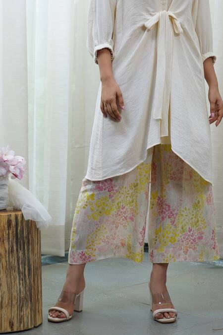 Tussah By Siddhi Shah_White Textured Cotton Spread Collar Button Down Tunic  _at_Aza_Fashions