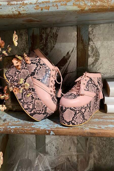 Tiesta Pink Begum Snake Print Sneaker Wedges Online at Aza Fashions Tiesta_Pink Begum Snake Print Sneaker Wedges _Online_at_Aza_Fashions