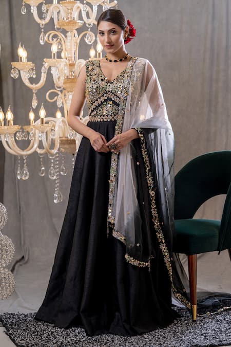 Tamaraa By Tahani Black Net, Crepe Floral, Sequin V Neck Kimaya Embroidered Anarkali With Dupatta