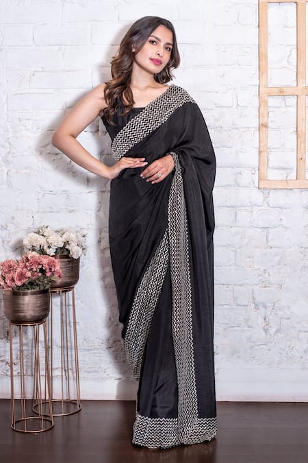 Vasavi Shah Embroidered Saree With Blouse 