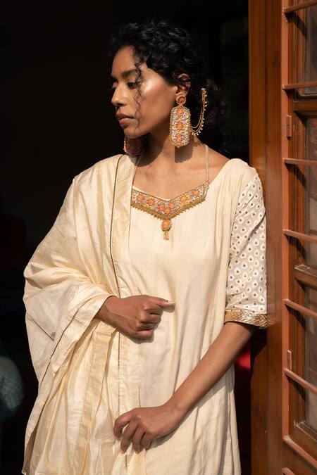 Shop Moirra Multi Color Thread Handcrafted Choker at Aza Fashions Shop_Moirra_Multi Color Thread Handcrafted Choker _at_Aza_Fashions