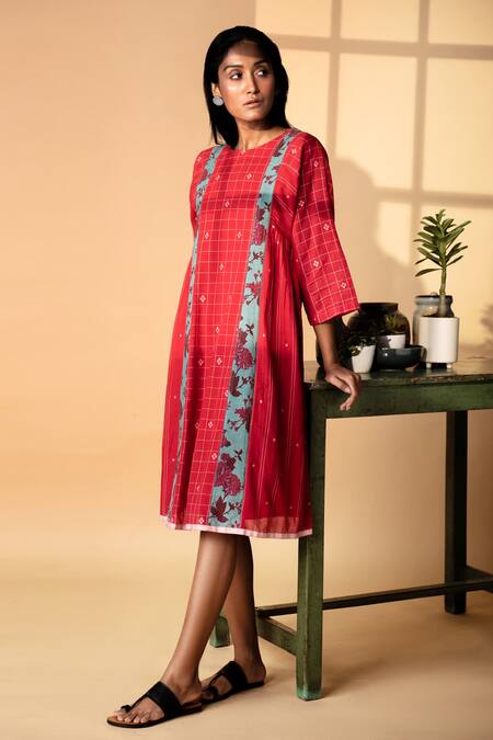 Arte-Alter Crimson Checkered Woven Tunic Online at Aza Fashions Arte-Alter_Crimson Checkered Woven Tunic_Online_at_Aza_Fashions