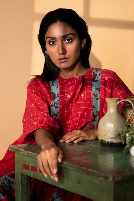 Arte-Alter Crimson Checkered Woven Tunic at Aza Fashions Arte-Alter_Crimson Checkered Woven Tunic_at_Aza_Fashions