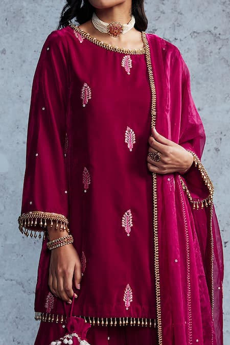 Shop Ajiesh Oberoi Pink Velvet And Organza Thread & Sequin Round Jahaan Kurta Gharara Set at Aza Fashions Shop_Ajiesh Oberoi_Pink Velvet And Organza Thread & Sequin Round Jahaan Kurta Gharara Set _at_Aza_Fashions