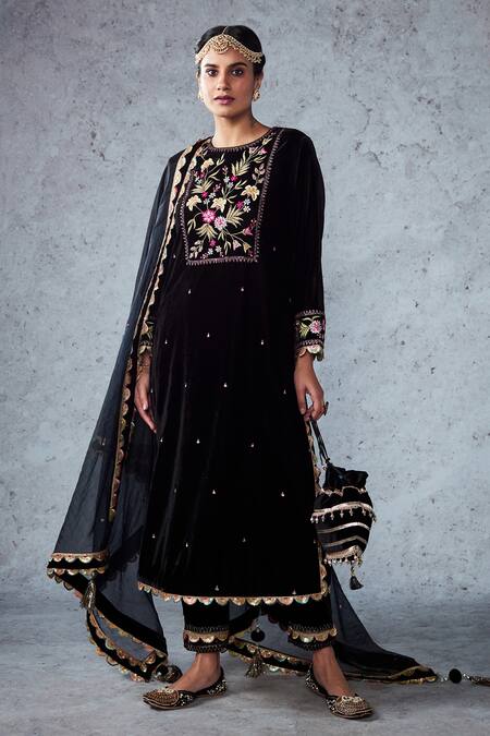 Ajiesh Oberoi_Black Velvet And Organza Embroidery Thread & Sequin Round Raahat Kurta Set _Online_at_Aza_Fashions