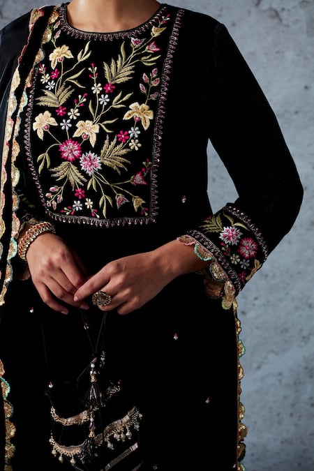 Shop_Ajiesh Oberoi_Black Velvet And Organza Embroidery Thread & Sequin Round Raahat Kurta Set _Online_at_Aza_Fashions