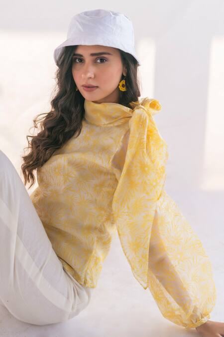 Vaani Beswal_Yellow Marbella Block Print Top _at_Aza_Fashions