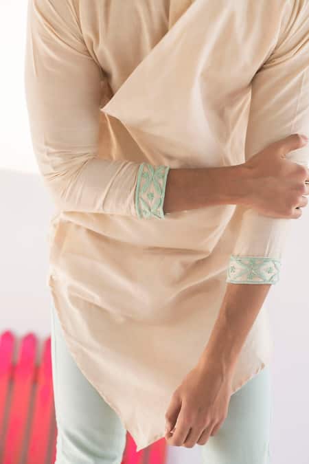 Vaani Beswal Peach Handwoven Cotton Coco Asymmetric Overlap Kurta at Aza Fashions Vaani Beswal_Peach Handwoven Cotton Coco Asymmetric Overlap Kurta _at_Aza_Fashions