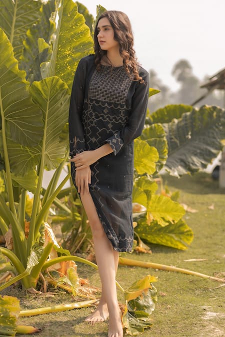 Buy_Vaani Beswal_Black Handwoven Jamdani And Zari Geometric Erebus Slit Dress _Online_at_Aza_Fashions