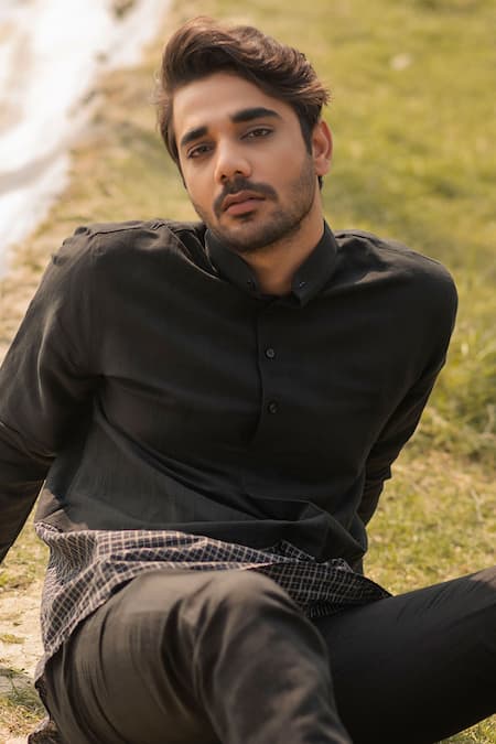 Vaani Beswal Black Handwoven Textured Cotton Silk Block Print Sitara Kurta at Aza Fashions Vaani Beswal_Black Handwoven Textured Cotton Silk Block Print Sitara Kurta _at_Aza_Fashions