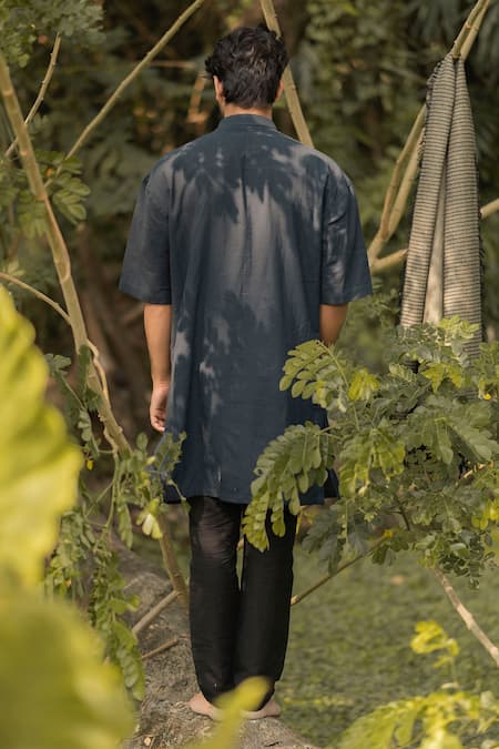 Shop Vaani Beswal Black Handwoven Cotton Sank Shirt Style Kurta at Aza Fashions Shop_Vaani Beswal_Black Handwoven Cotton Sank Shirt Style Kurta _at_Aza_Fashions