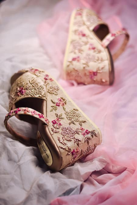 AROUND ALWAYS Shireen Embroidered Wedges 