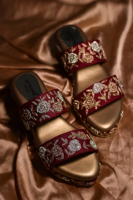 AROUND ALWAYS Garden of Roses Embroidered Wedges 