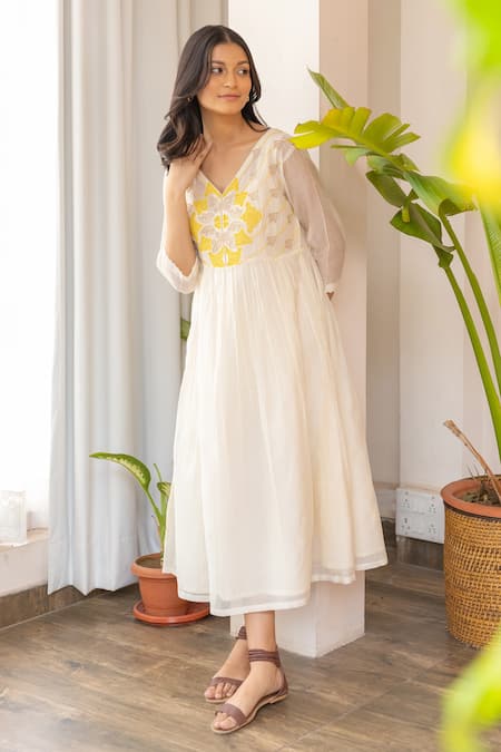 Khamaj India_White Cotton, Chanderi Floral V Neck Anarkali And Pant Set _Online_at_Aza_Fashions