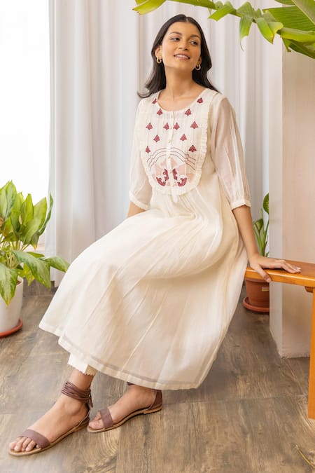 Khamaj India White Cotton, Chanderi Floral Round Embroidered Kurta And Pant Set Online at Aza Fashions Khamaj India_White Cotton, Chanderi Floral Round Embroidered Kurta And Pant Set _Online_at_Aza_Fashions