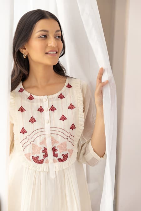 Shop Khamaj India White Cotton, Chanderi Floral Round Embroidered Kurta And Pant Set Online at Aza Fashions Shop_Khamaj India_White Cotton, Chanderi Floral Round Embroidered Kurta And Pant Set _Online_at_Aza_Fashions