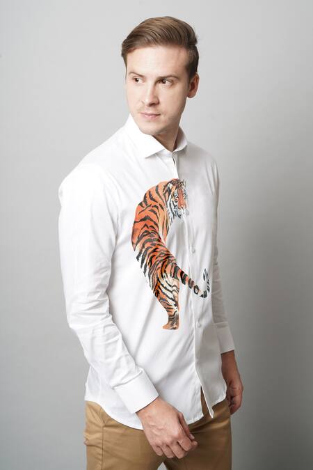Shop Avalipt White 100% Cotton, Satin Weave Tiger Motif The Great Indian Hand Painted Shirt at Aza Fashions Shop_Avalipt_White 100% Cotton, Satin Weave Tiger Motif The Great Indian Hand Painted Shirt _at_Aza_Fashions