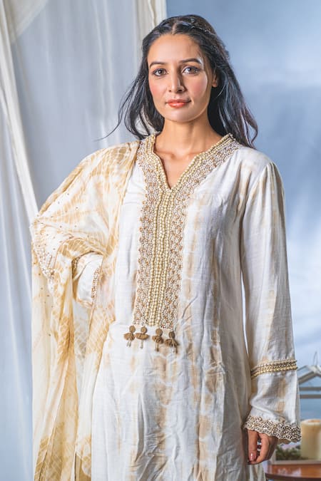 Soniya G_White Georgette Beads Notched Tie Dye Kurta Pant Set_Online_at_Aza_Fashions