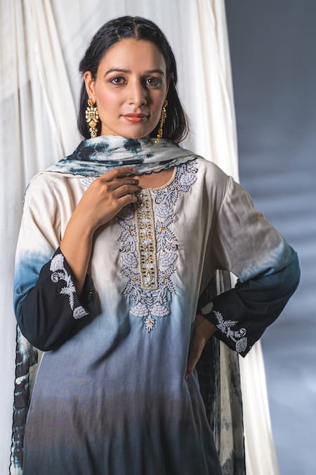 Shop_Soniya G_White Cotton Blend Beads And Thread Round Tie Dye Kurta Pant Set _Online_at_Aza_Fashions