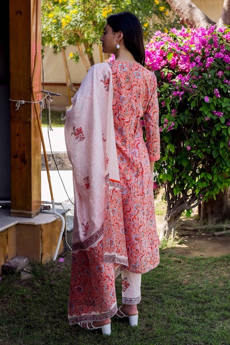 Shop Missprint Peach Cotton, Chanderi Block Print, Gota Work High Neck Kurta Set at Aza Fashions Shop_Missprint_Peach Cotton, Chanderi Block Print, Gota Work High Neck Kurta Set _at_Aza_Fashions
