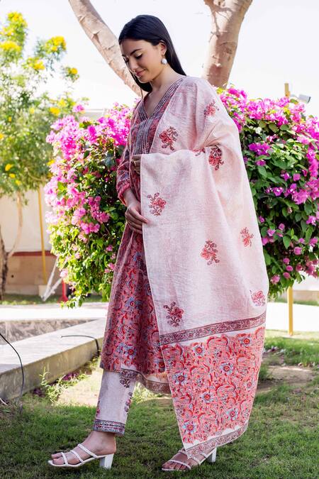 Missprint Peach Cotton, Chanderi Block Print, Gota Work High Neck Kurta Set Online at Aza Fashions Missprint_Peach Cotton, Chanderi Block Print, Gota Work High Neck Kurta Set _Online_at_Aza_Fashions