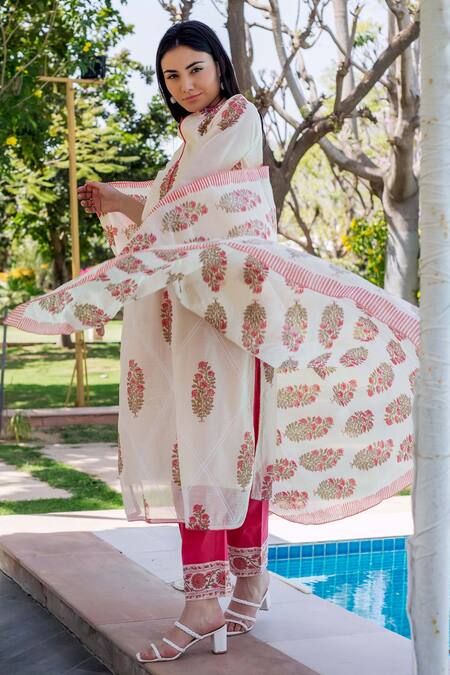 Missprint White Cotton, Chanderi Block Print Notched Kurta Set Online at Aza Fashions Missprint_White Cotton, Chanderi Block Print Notched Kurta Set _Online_at_Aza_Fashions
