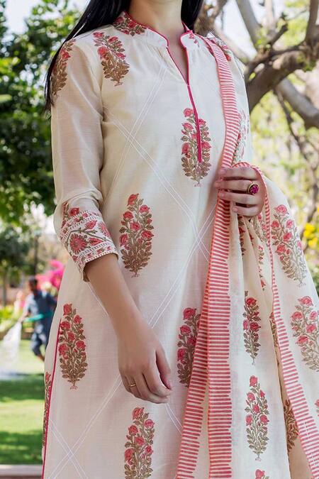 Shop Missprint White Cotton, Chanderi Block Print Notched Kurta Set Online at Aza Fashions Shop_Missprint_White Cotton, Chanderi Block Print Notched Kurta Set _Online_at_Aza_Fashions