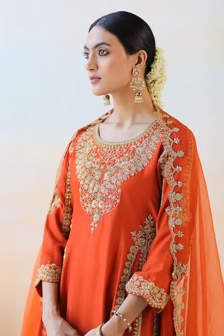 Buy_Aman Takyar_Orange Organza, Dupion Silk Cutdana, Floral, Sequin Round Embroidered Kurta Set _Online_at_Aza_Fashions