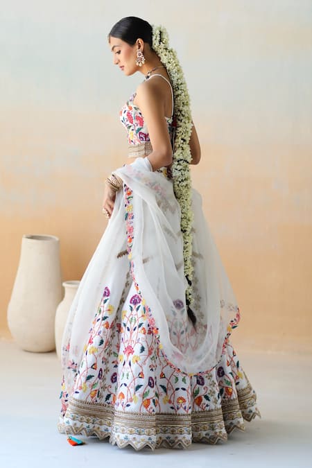 Shop Aman Takyar White Raw Silk, Organza Cutdana, Floral, Sequin V Embroidered Bridal Lehenga Set at Aza Fashions Shop_Aman Takyar_White Raw Silk, Organza Cutdana, Floral, Sequin V Embroidered Bridal Lehenga Set _at_Aza_Fashions