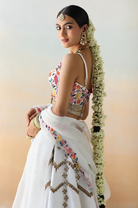 Shop Aman Takyar White Raw Silk, Organza Cutdana, Floral, Sequin V Embroidered Bridal Lehenga Set Online at Aza Fashions Shop_Aman Takyar_White Raw Silk, Organza Cutdana, Floral, Sequin V Embroidered Bridal Lehenga Set _Online_at_Aza_Fashions