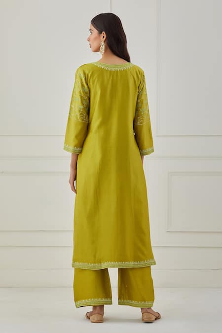 Shop Priya Chaudhary Green Chanderi Silk Sequins, Thread Work Round Notched Embroidered Kurta Set at Aza Fashions Shop_Priya Chaudhary_Green Chanderi Silk Sequins, Thread Work Round Notched Embroidered Kurta Set _at_Aza_Fashions