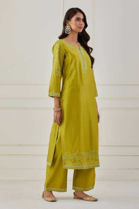 Priya Chaudhary Green Chanderi Silk Sequins, Thread Work Round Notched Embroidered Kurta Set Online at Aza Fashions Priya Chaudhary_Green Chanderi Silk Sequins, Thread Work Round Notched Embroidered Kurta Set _Online_at_Aza_Fashions