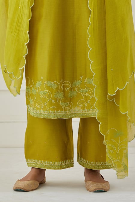 Priya Chaudhary Green Chanderi Silk Sequins, Thread Work Round Notched Embroidered Kurta Set at Aza Fashions Priya Chaudhary_Green Chanderi Silk Sequins, Thread Work Round Notched Embroidered Kurta Set _at_Aza_Fashions