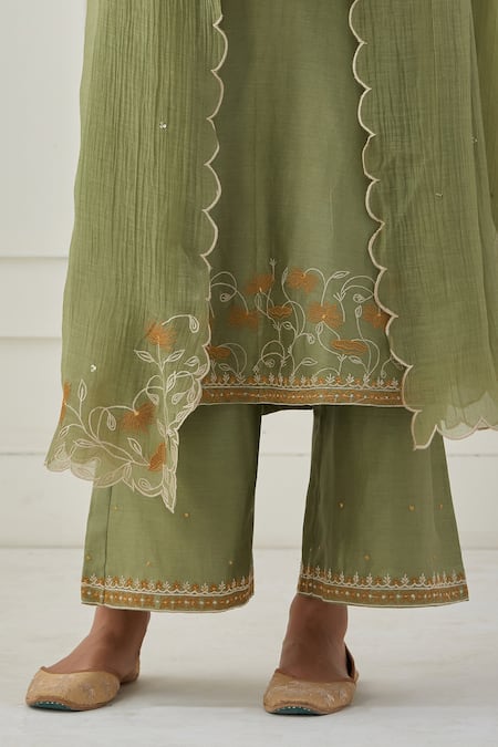 Priya Chaudhary Green Chanderi Silk Sequins, Thread Work Round Notched Embroidered Kurta Set at Aza Fashions Priya Chaudhary_Green Chanderi Silk Sequins, Thread Work Round Notched Embroidered Kurta Set _at_Aza_Fashions
