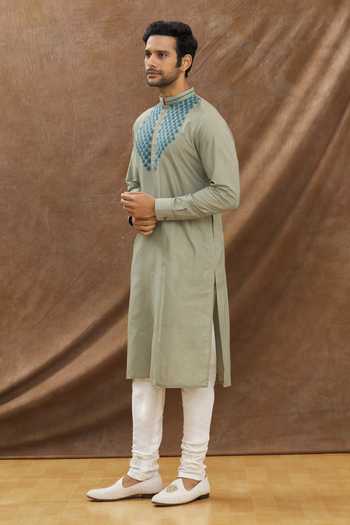 Buy_Priyanka Haralalka_Grey Katan Silk Geometric Embroidered Kurta Set _Online_at_Aza_Fashions