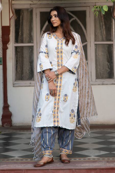 Maison Shefali_White Cotton Floral Print, Gota Work V Neck Chaand Sahar Kurta Set _Online_at_Aza_Fashions