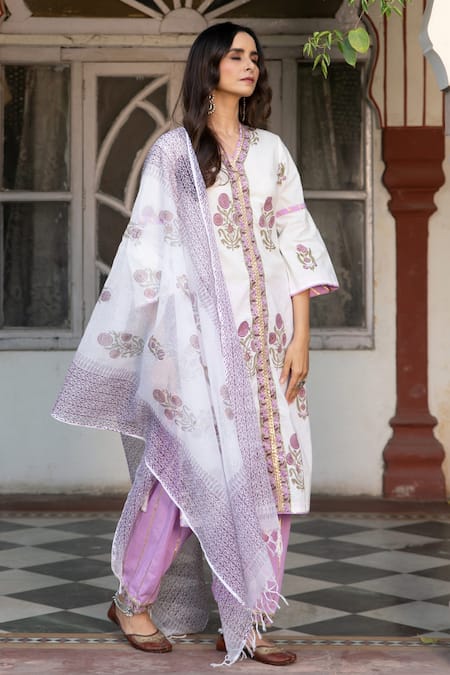 Maison Shefali_White Cotton Floral Print, Gota Work V Neck Chaand Sahar Kurta Set _Online_at_Aza_Fashions