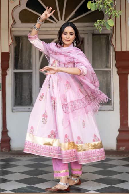 Buy_Maison Shefali_Pink Cotton Floral Print, Gota Work V Neck Chaand Tahira Mughal Anarkali Set _Online_at_Aza_Fashions