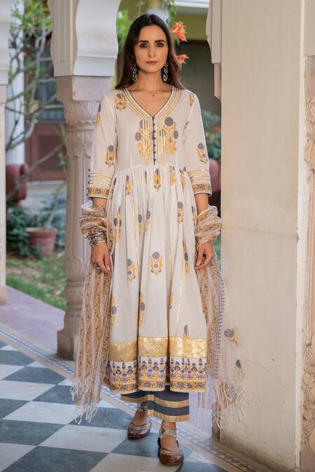 Buy_Maison Shefali_White Cotton Floral Print, Gota Work V Neck Chaand Tahira Mughal Anarkali Set _Online_at_Aza_Fashions