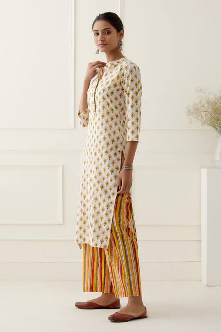Musal_White 100% Cotton Floral, Striped Mandarin Collar Isla Printed Kurta Set _Online_at_Aza_Fashions