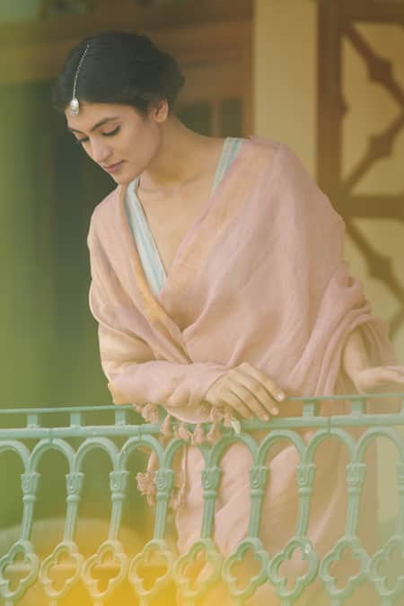 Shop_Dressfolk_Pink 100% Handloom Linen Durga Jamdani Saree With Running Blouse _Online_at_Aza_Fashions