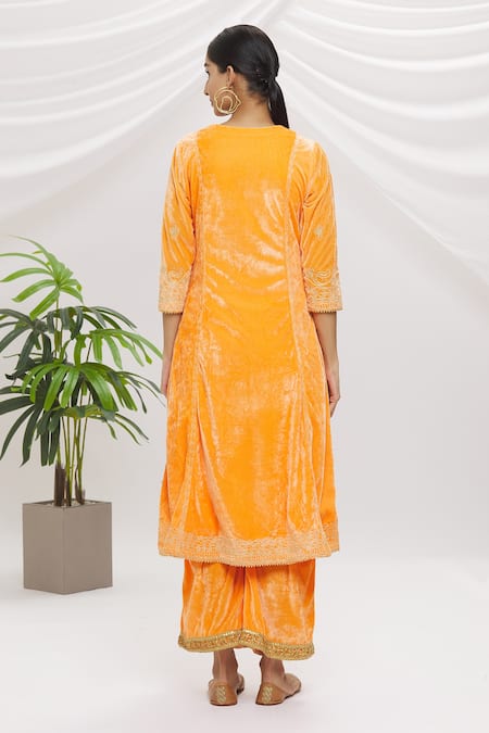 Shop Naintara Bajaj Orange Velvet Embroidery, Gota Patti Round Neck Floral Thread And Work Kurta Set at Aza Fashions Shop_Naintara Bajaj_Orange Velvet Embroidery, Gota Patti Round Neck Floral Thread And Work Kurta Set _at_Aza_Fashions
